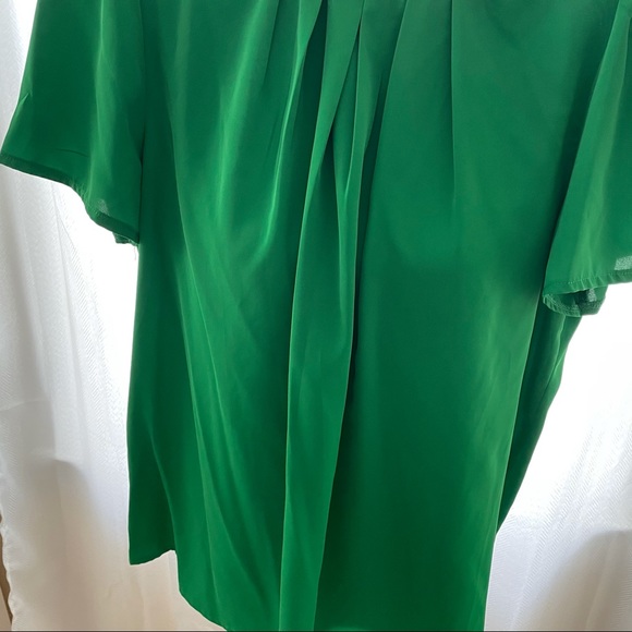 Green Solid Pleated Detail Puff Sleeve Blouse - Picture 6 of 7